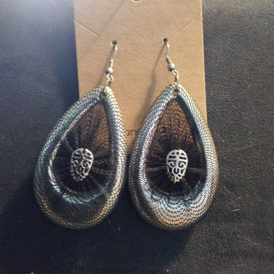 Black Net Silver earrings
