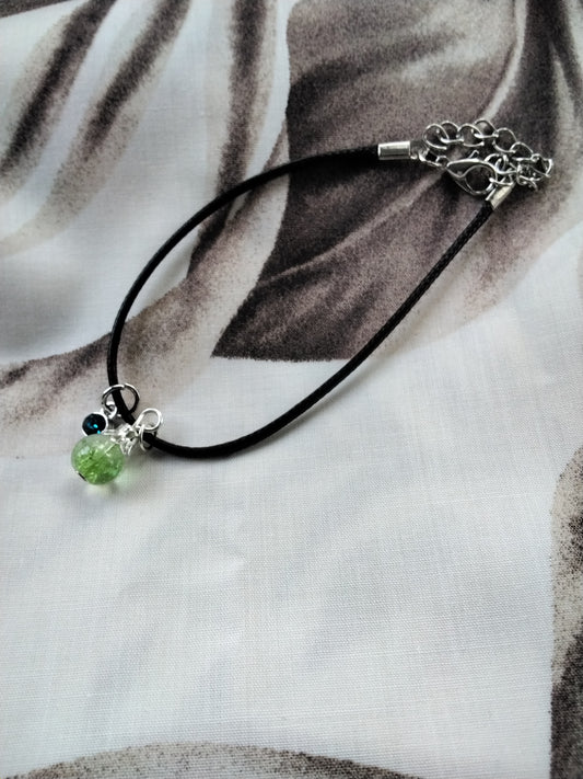 Bracelet green crystal w/ gem