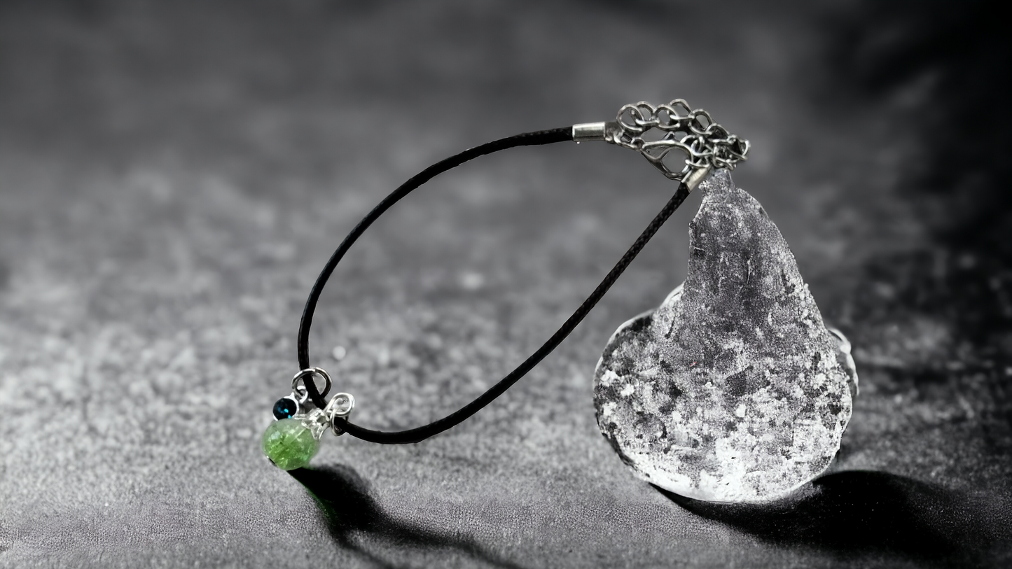 Bracelet green crystal w/ gem
